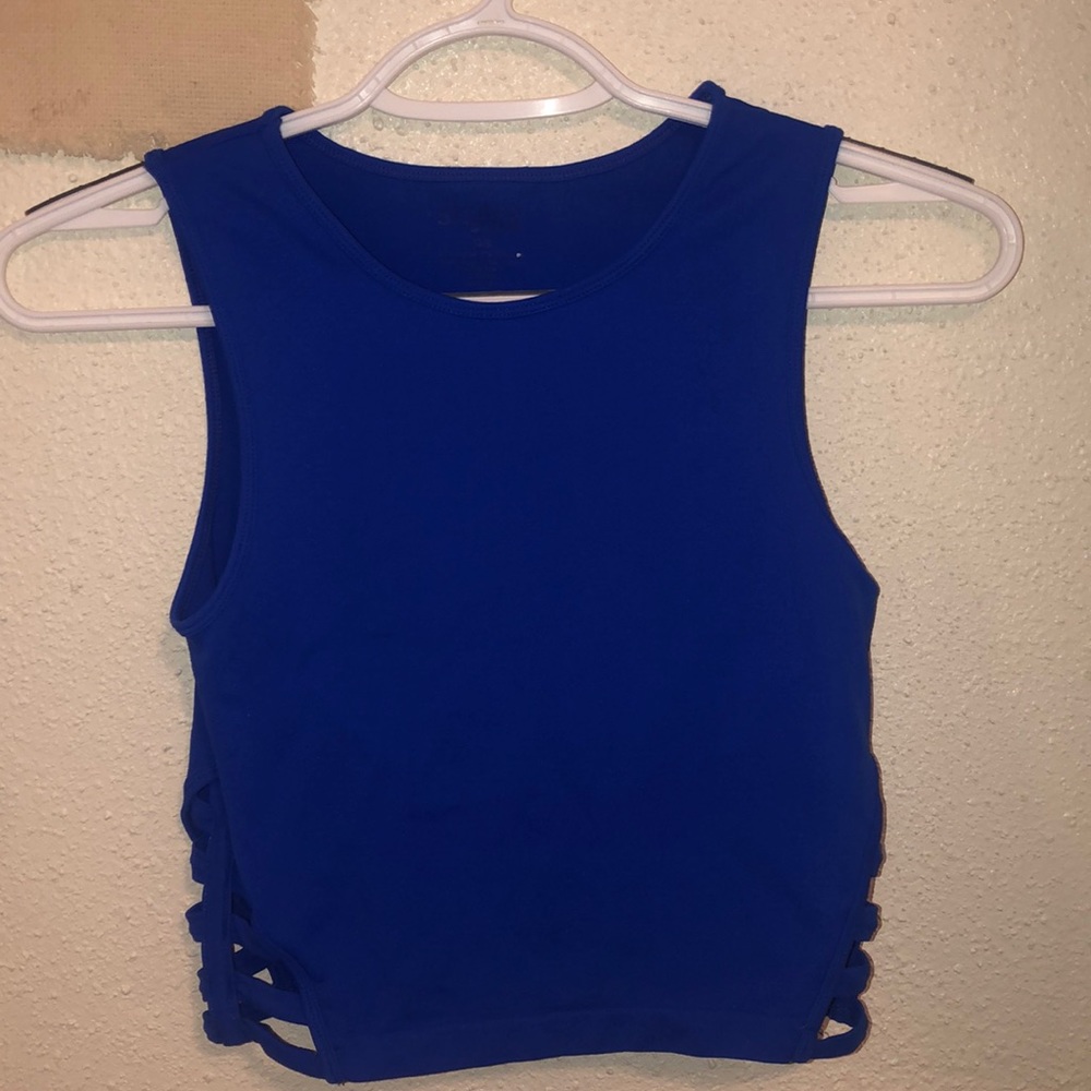 blue top💙